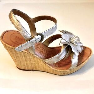 BORN Miss Panna Cotta Flower Sandal Silver Leather Wedge Espadrille 4.5" Heel 7